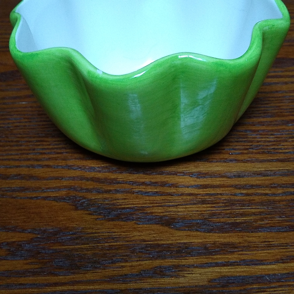 $4 Fluted Bowl